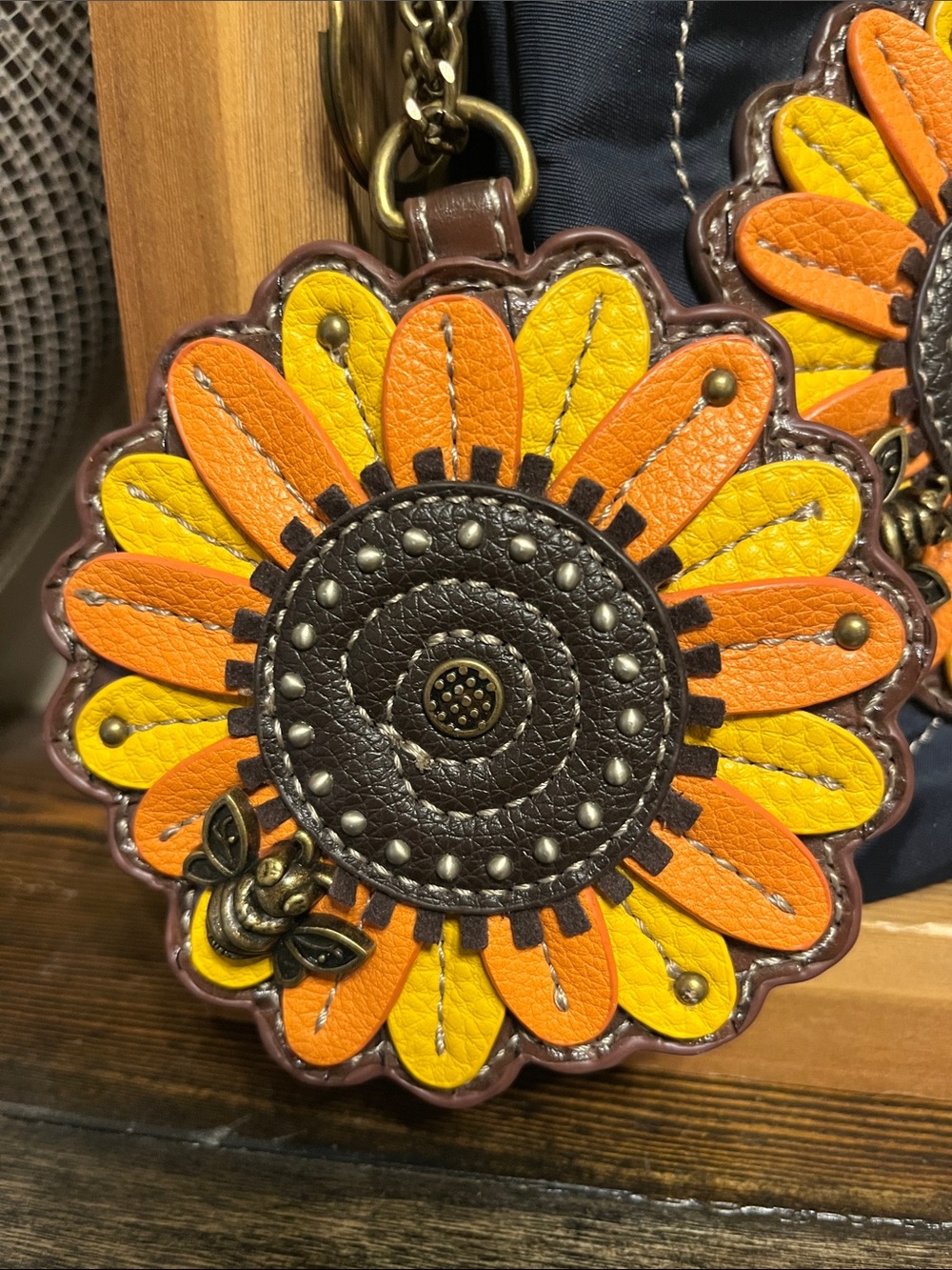 Chala Handbags - Crossbody Bag with Sunflower Appliqué - Picture 2 of 13
